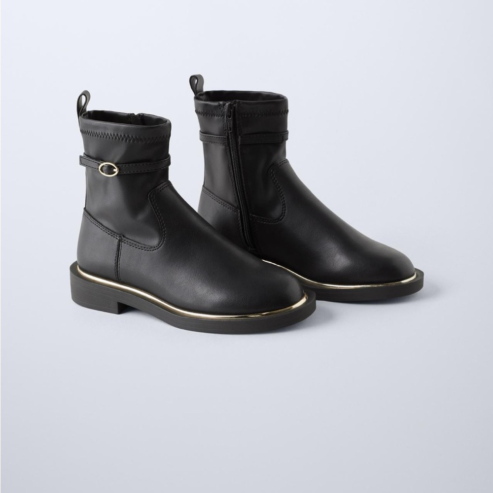 Zara Brand New Size 37
Elegant Black Ankle Boots